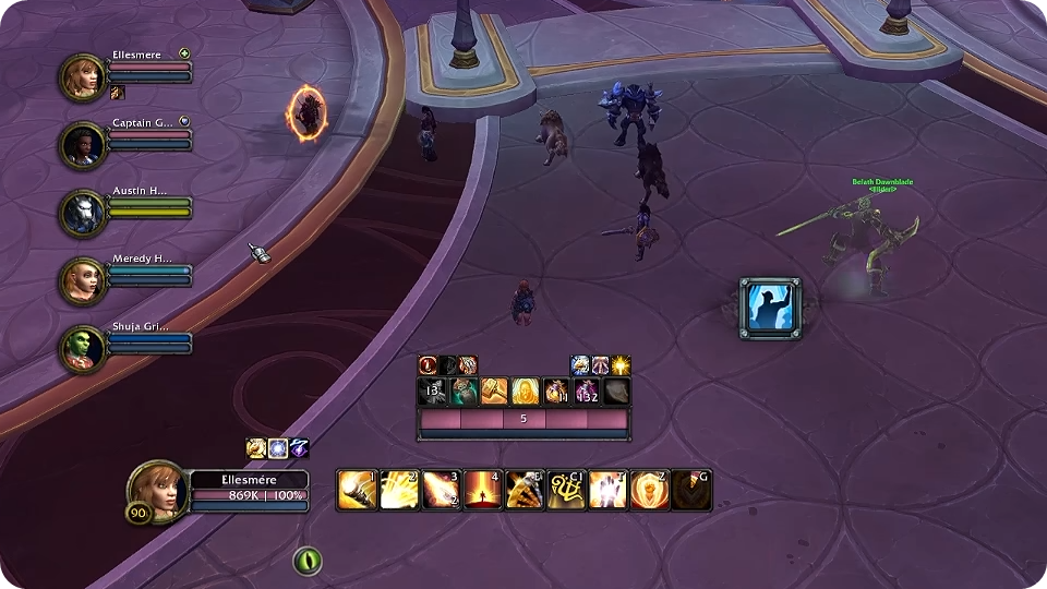 Gros plan sur les cadres de groupe et le cadre de joueur de l'interface utilisateur classique de WoW (EllesmereUI).